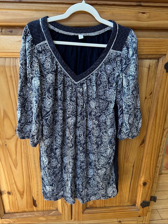 hinge Tops - Hinge Tunic Navy and White V-Neck Printed Top 100% Viscose Medium